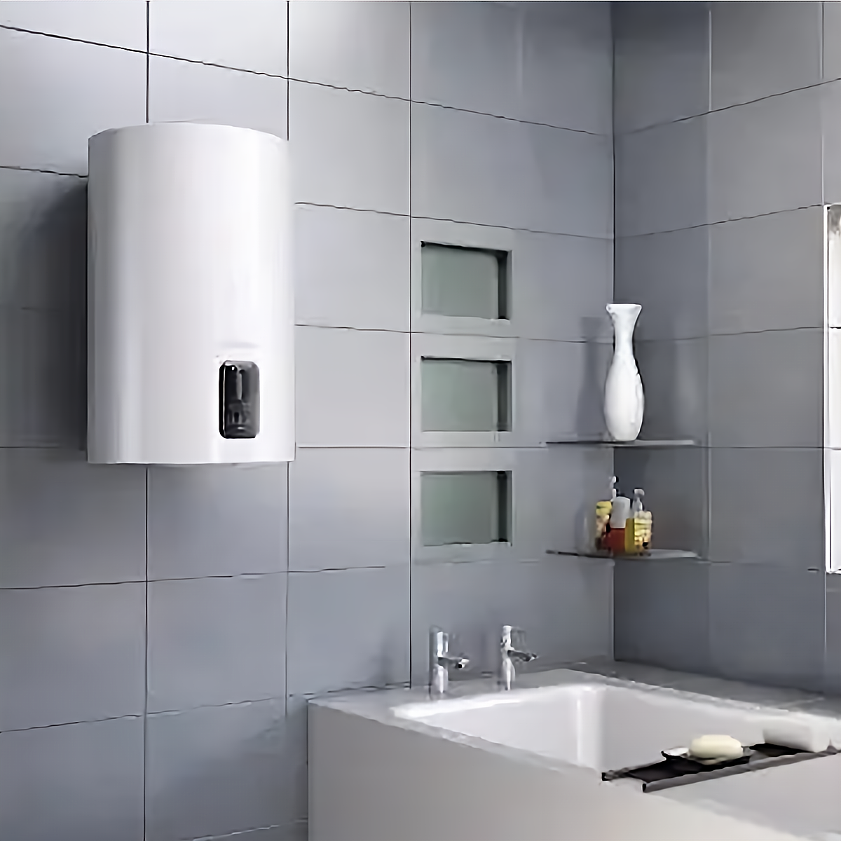 Ariston Lydos Warmwasserspeicher mit Digitalanzeige und Shower Ready Anzeige.