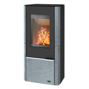 Moderner Kaminofen im Wohnzimmer mit elegantem Design, ideal für gemütliche Abende am Fireplace.