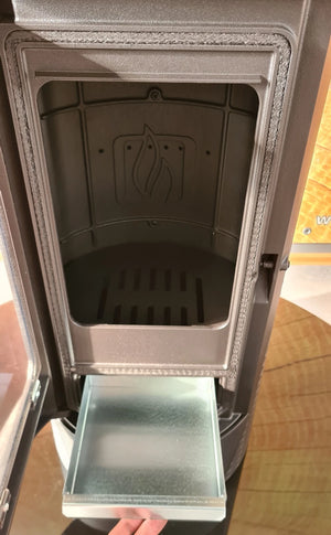 Moderner Gusskaminofen, raumluftunabhängig für effiziente und sichere Wärme in Ihrem Zuhause