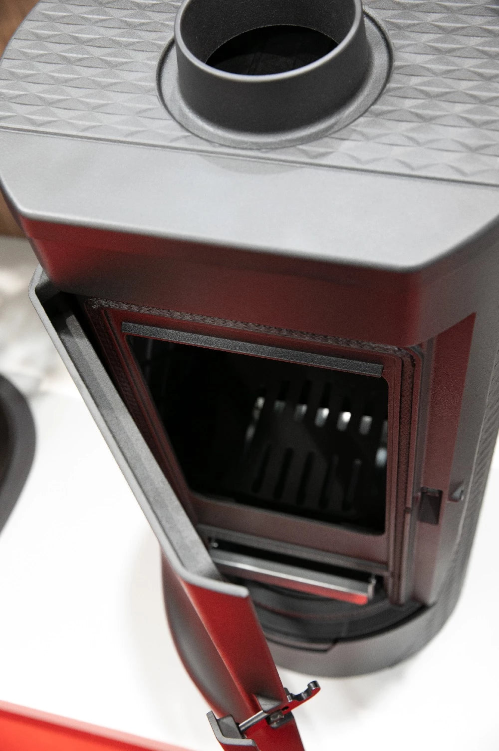 Dizajnový liatinový krb Plamen Tara – nezávislý na vzduchu v miestnosti