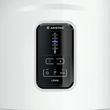 Ariston Lydos Warmwasserspeicher mit Digitalanzeige und Shower Ready Anzeige.