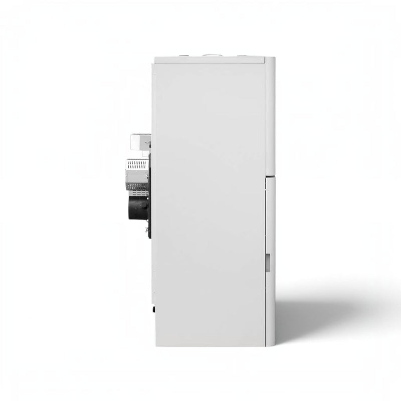 Seitenansicht des GEMA Shop HKS Lazar SmartFire EC21 Standard Pelletkessels in weißem Metallgehäuse