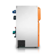 GEMA Shop HKS Lazar SmartFire 81 Automatic Pelletkessel in Seitenansicht mit orangefarbenen und silbernen Gehäuseteilen