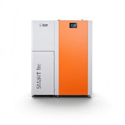 GEMA Shop HKS Lazar SmartFire EC15 Pelletkessel mit 15 kW Leistung, weiß-orange Gehäuse und Touch-Display.