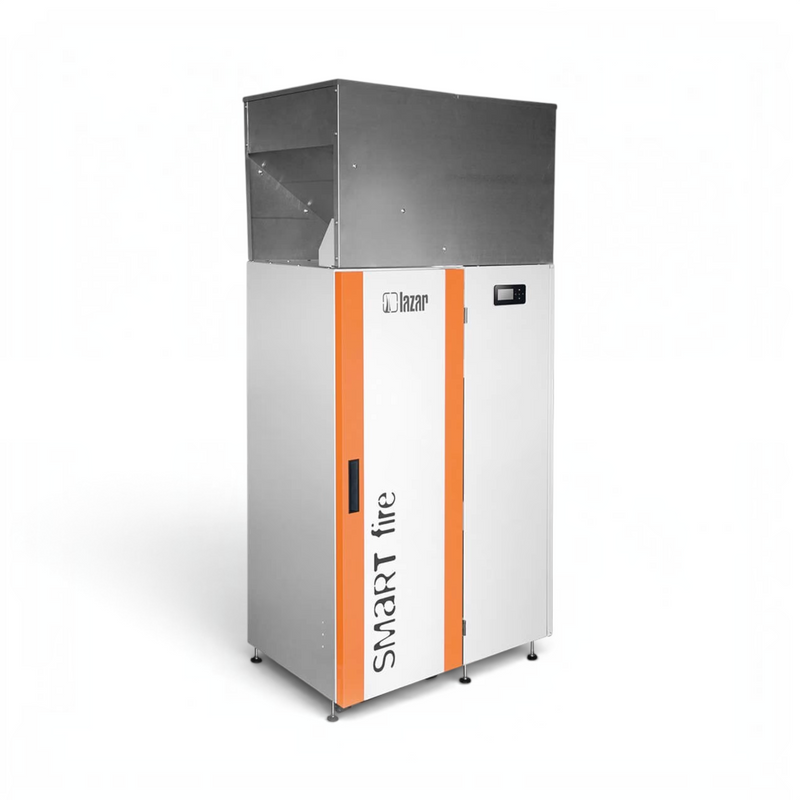 GEMA Shop HKS Lazar SmartFire Compact 15 Automatic Pelletkessel mit weißem Gehäuse und orangefarbenen Akzenten