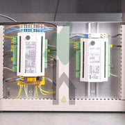 GEMA Shop Steuerungseinheit mit zwei ecomax 810 Reglern und detaillierter Verkabelung für den HKS Lazar Pelletkessel