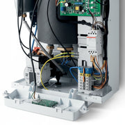 Innenansicht des GEMA Shop Vaillant eloBLOCK VE 14/14 EU I Elektrokessels mit sichtbarer Technik und Verkabelung